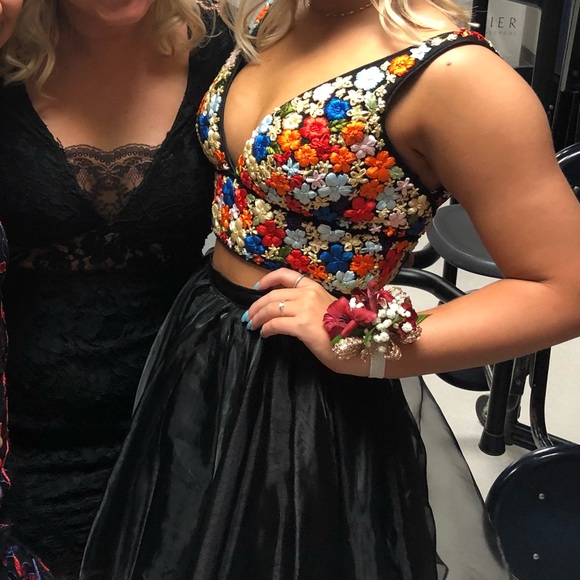 CUSTOME SHERRI HILL DRESS - Picture 2 of 4